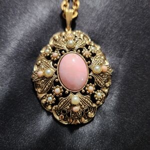 VINTAGE AVON Gold Pendant Necklace with Pink Cabochon